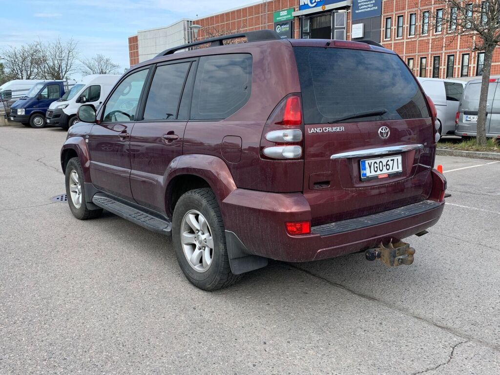 Toyota Land Cruiser 2007 Punainen