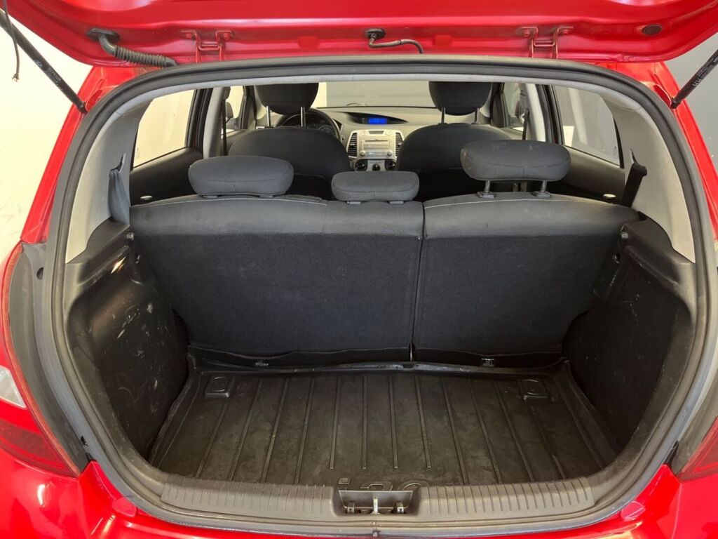 Hyundai i20 2010 Punainen