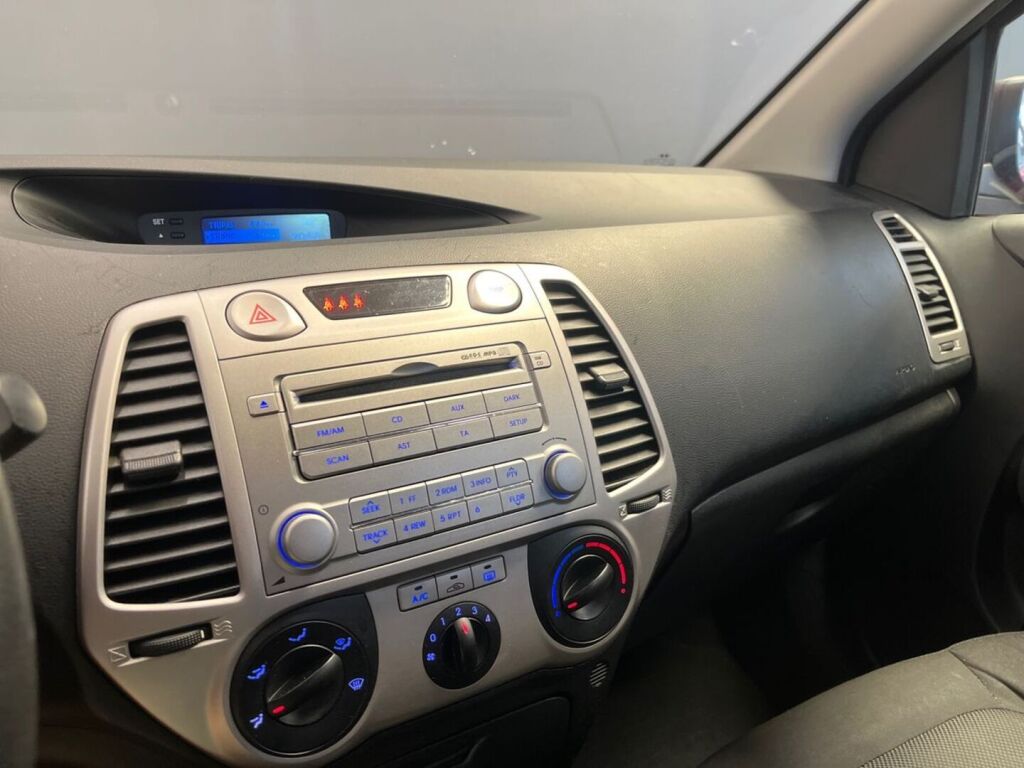Hyundai i20 2010 Punainen
