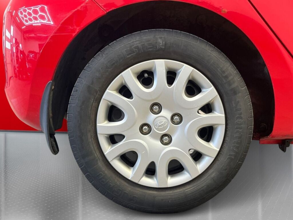 Hyundai i20 2010 Punainen