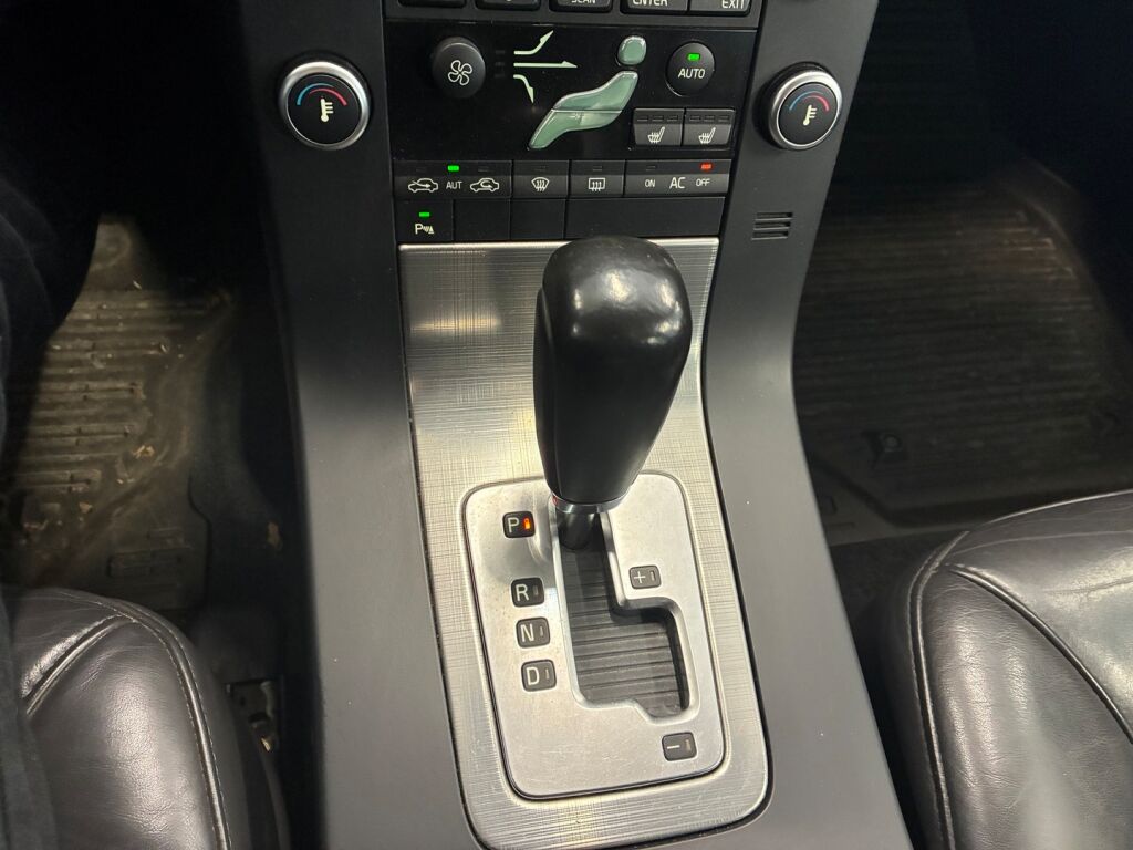 Volvo V70 2008 Harmaa