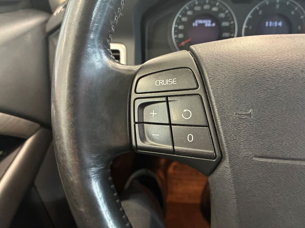 Volvo V70 2008 Harmaa