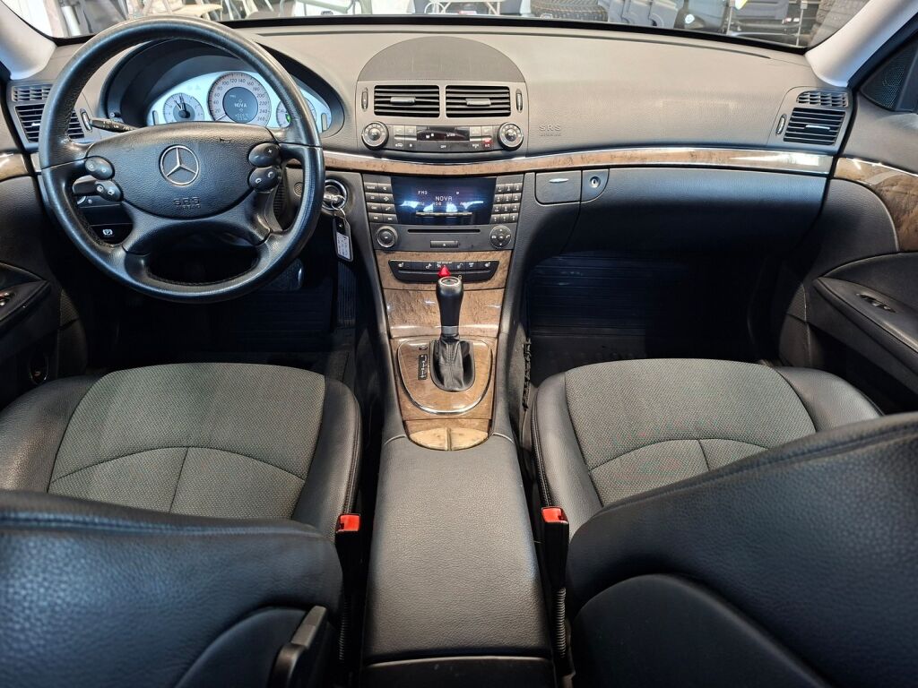 Mercedes-Benz E 2008 Musta