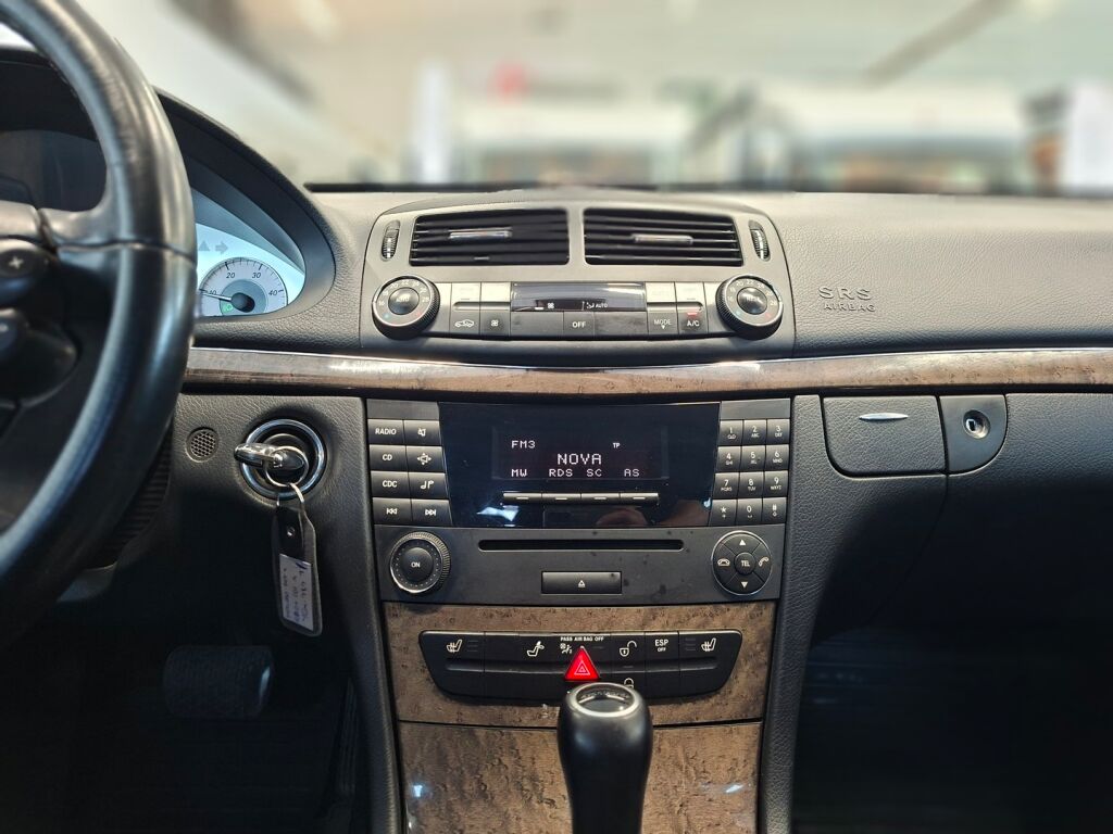 Mercedes-Benz E 2008 Musta