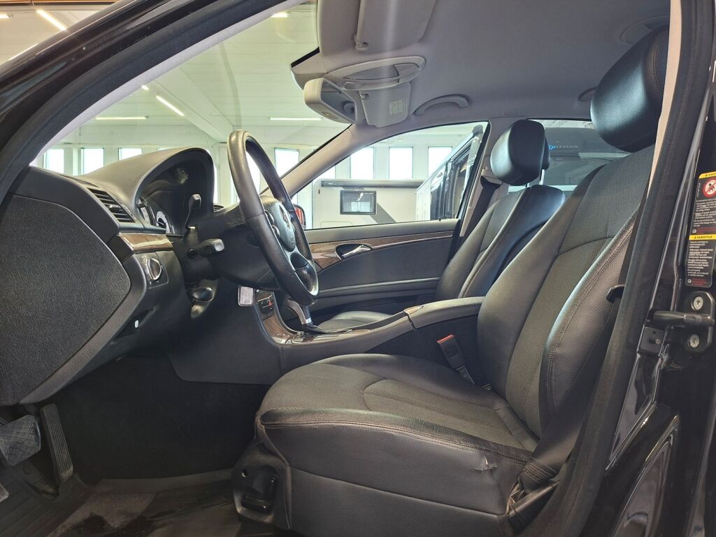 Mercedes-Benz E 2008 Musta