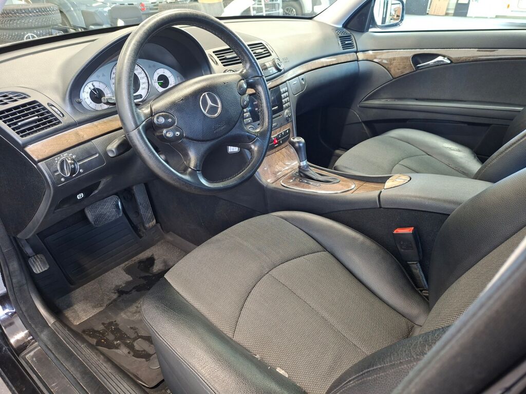 Mercedes-Benz E 2008 Musta