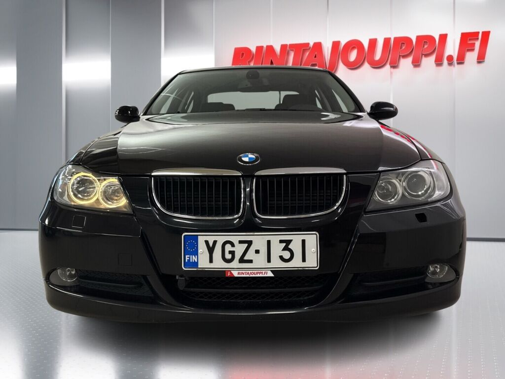 BMW 318 2008 Musta