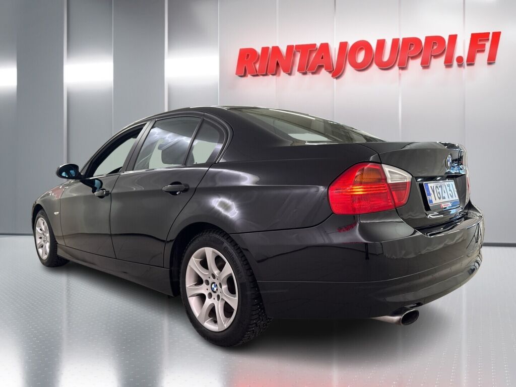 BMW 318 2008 Musta