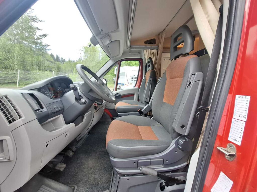 Dethleffs Advantage T 5841 2008 Punainen