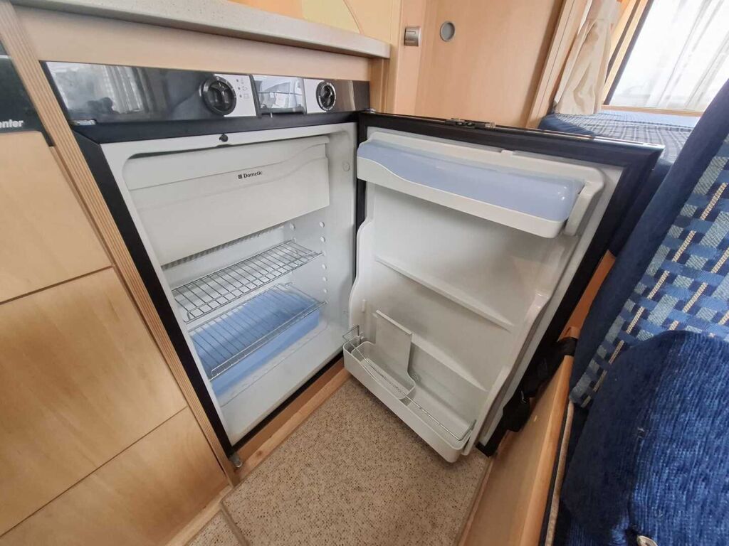 Dethleffs Advantage T 5841 2008 Punainen