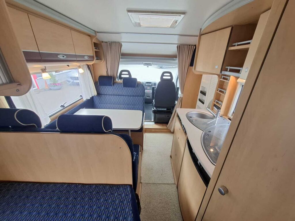 Dethleffs Advantage T 5841 2008 Punainen