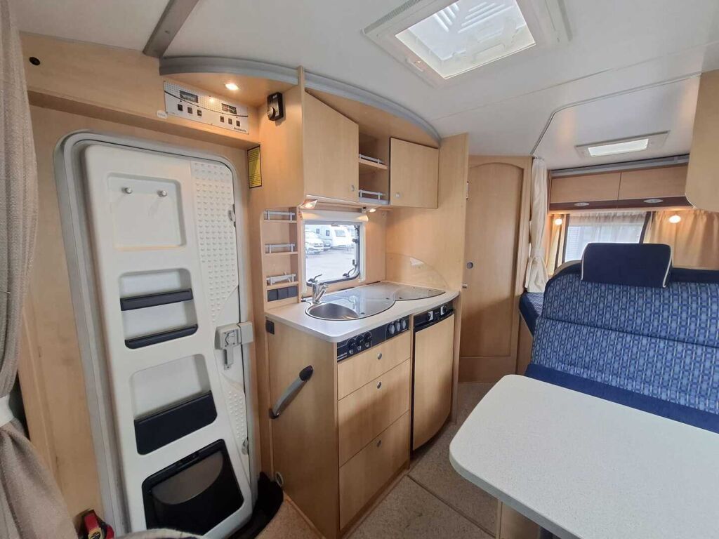 Dethleffs Advantage T 5841 2008 Punainen