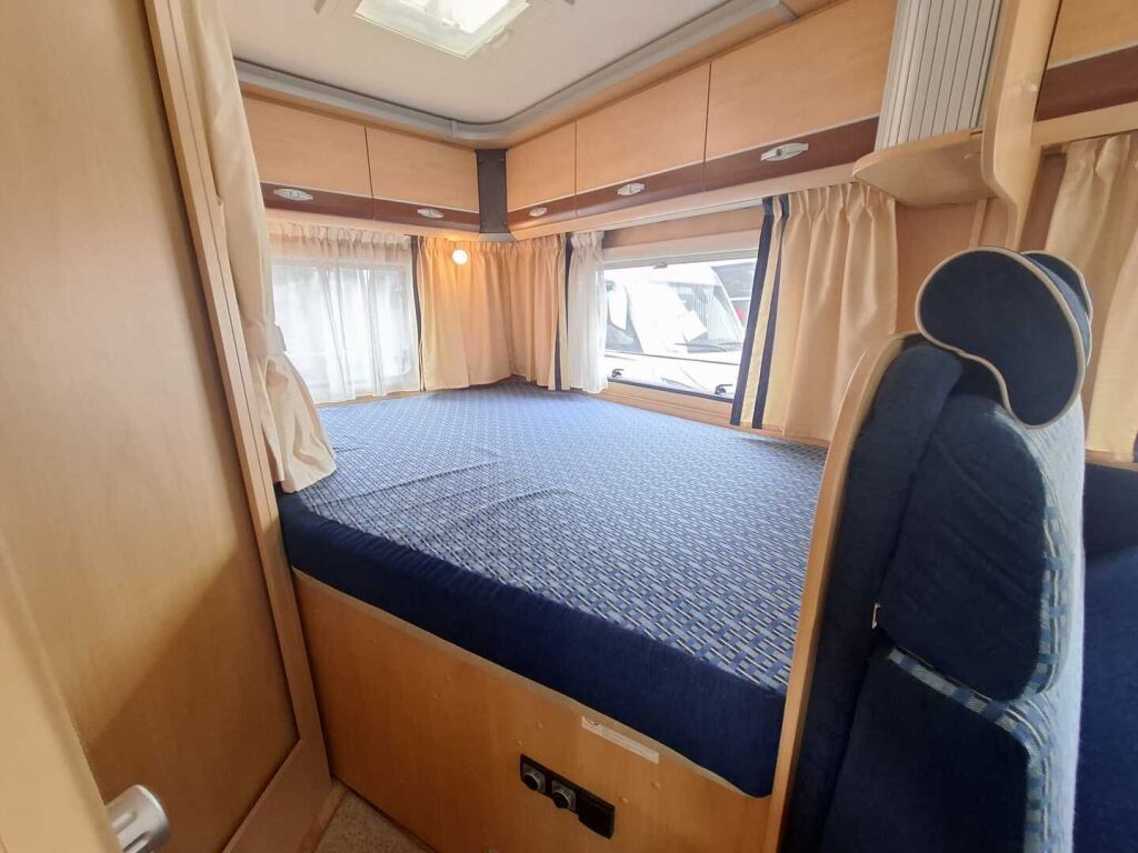 Dethleffs Advantage T 5841 2008 Punainen