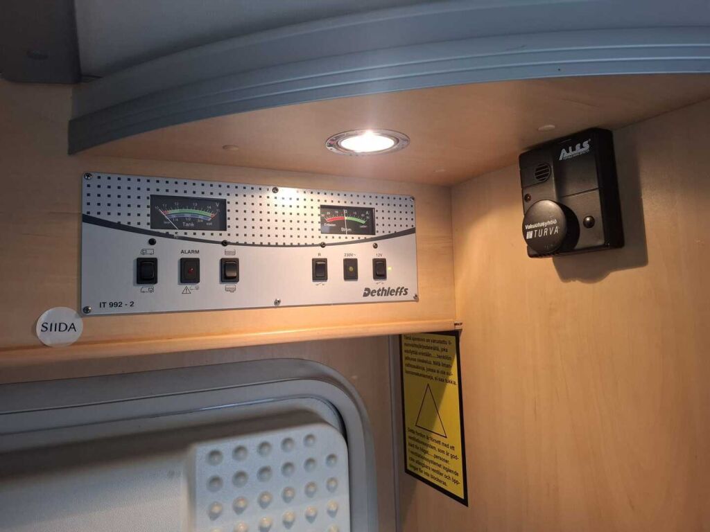 Dethleffs Advantage T 5841 2008 Punainen