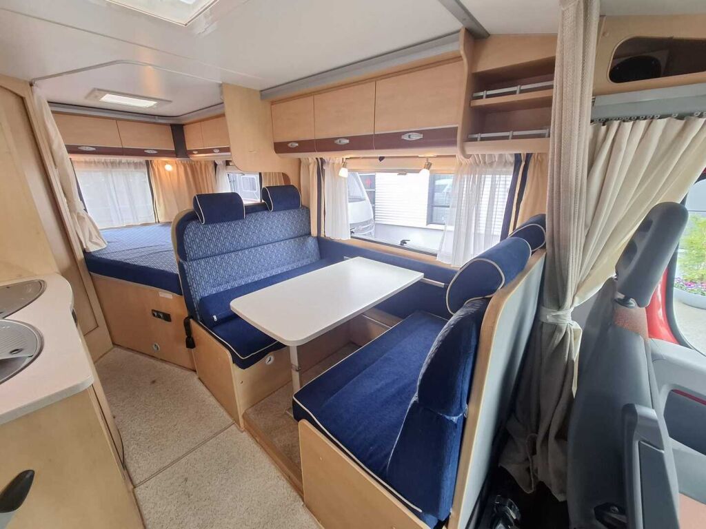 Dethleffs Advantage T 5841 2008 Punainen