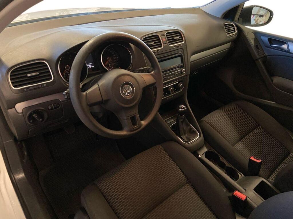 Volkswagen Golf 2009 Valkoinen