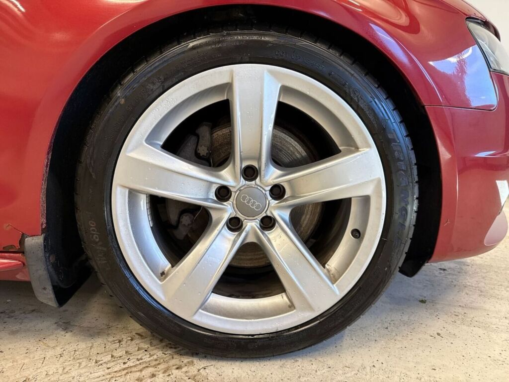 Audi A4 2009 Punainen