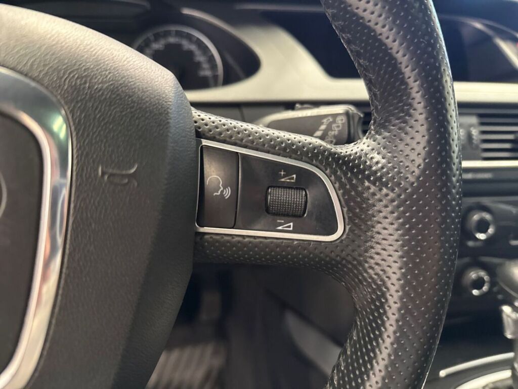 Audi A4 2009 Punainen
