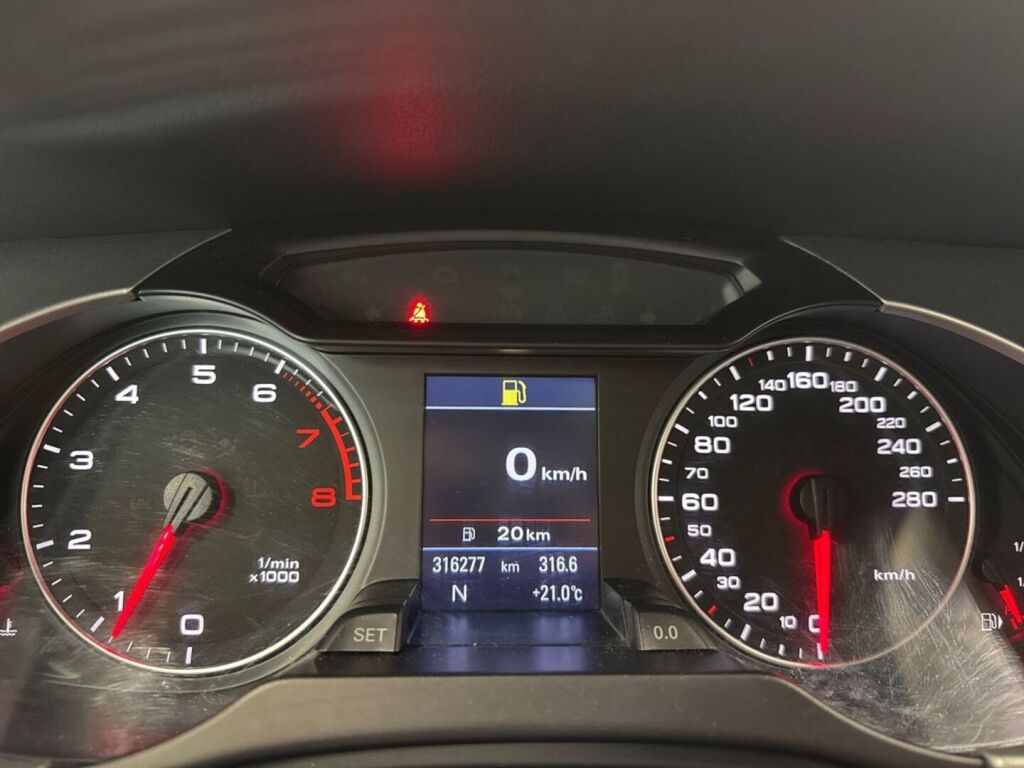 Audi A4 2009 Punainen