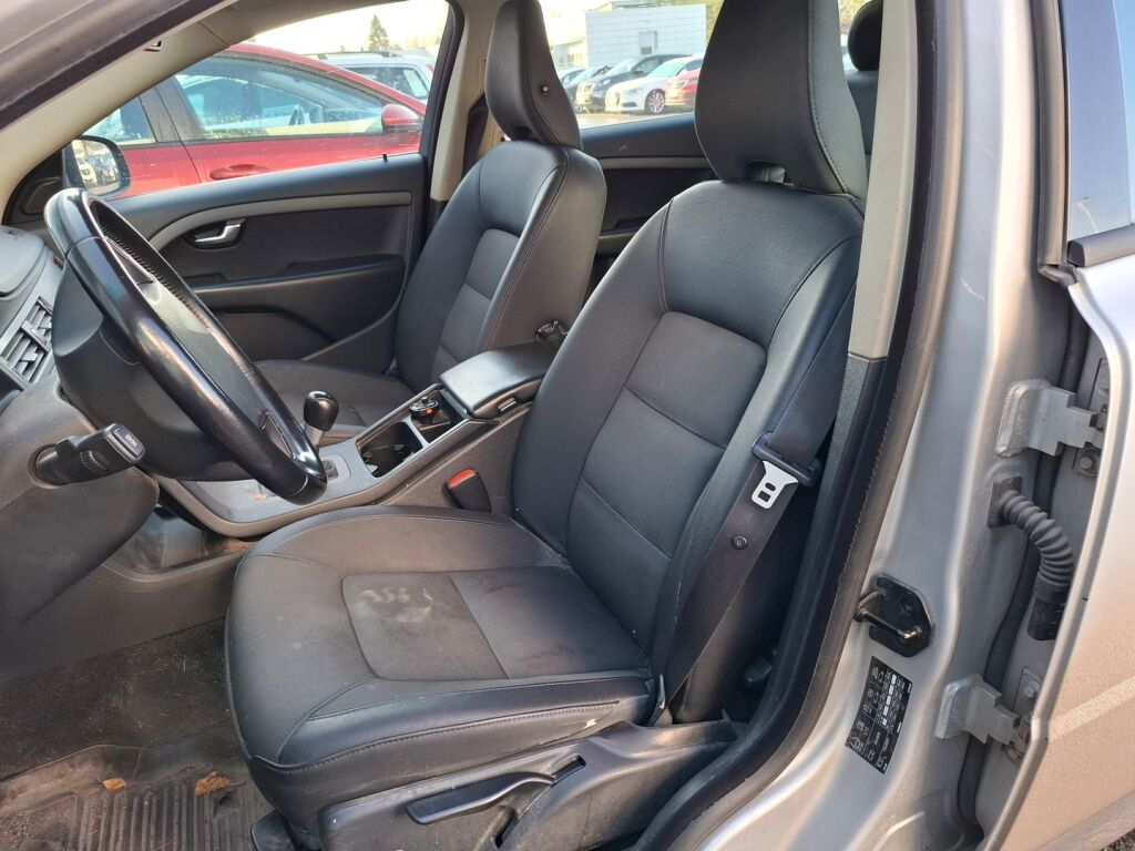 Volvo V70 2009 Harmaa
