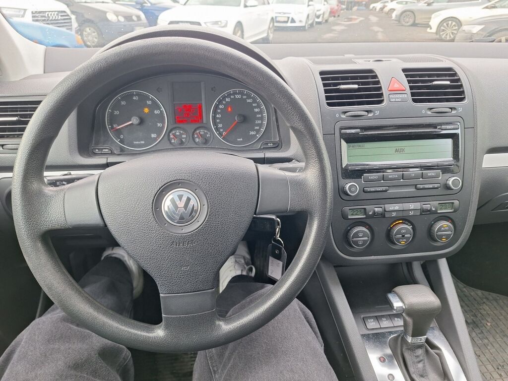 Volkswagen Golf 2009 Ruskea (beige)
