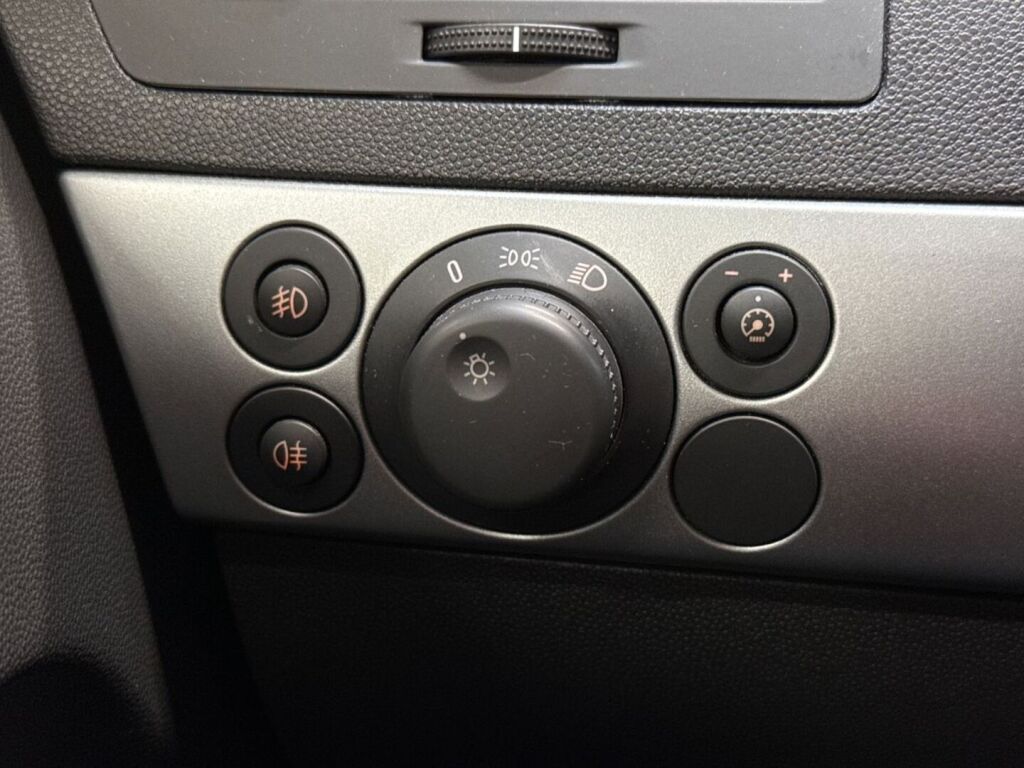 Opel Astra 2011 Harmaa