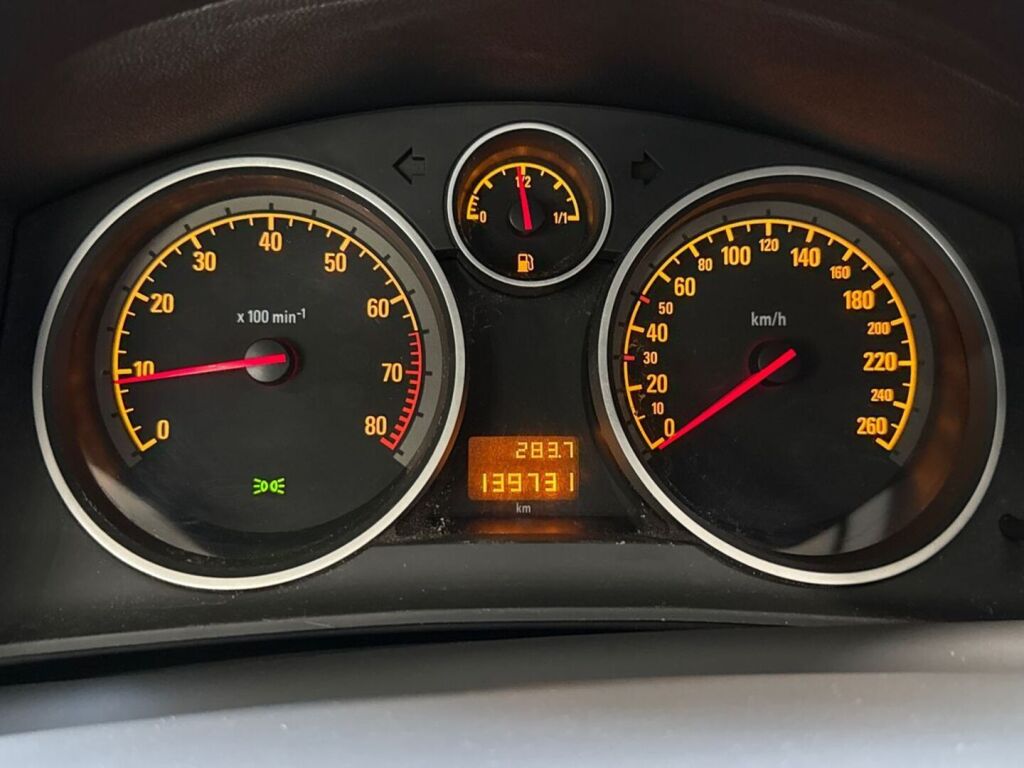 Opel Astra 2011 Harmaa