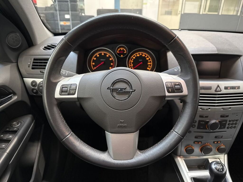 Opel Astra 2011 Harmaa