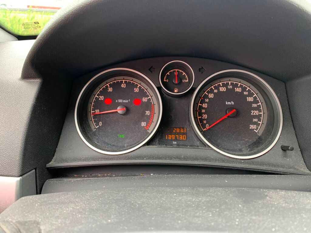 Opel Astra 2011 Harmaa