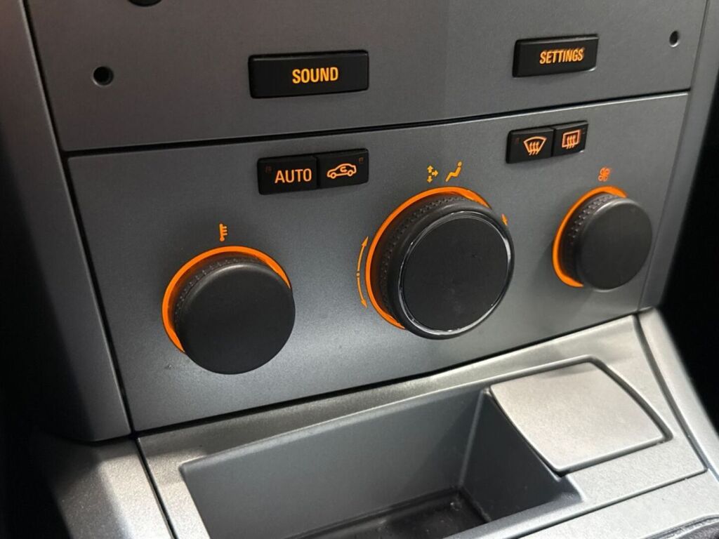 Opel Astra 2011 Harmaa