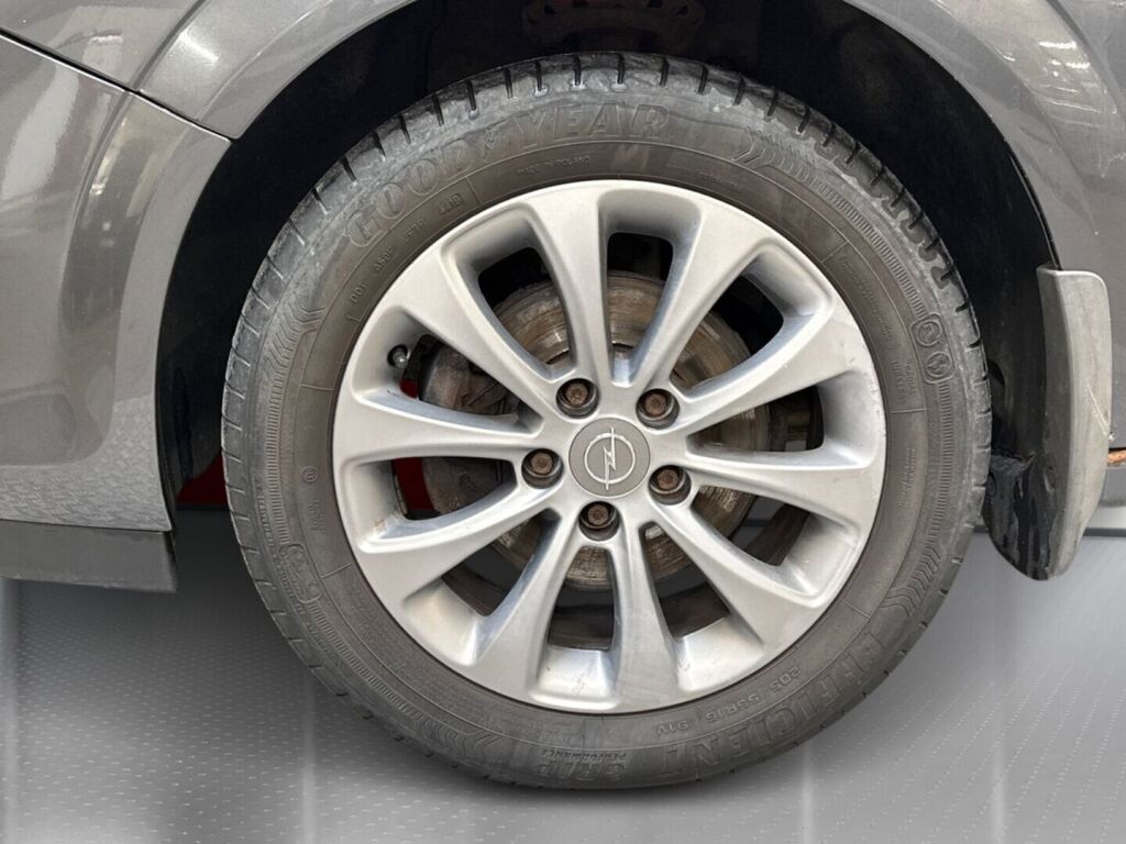 Opel Astra 2011 Harmaa