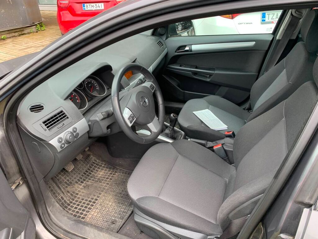 Opel Astra 2011 Harmaa