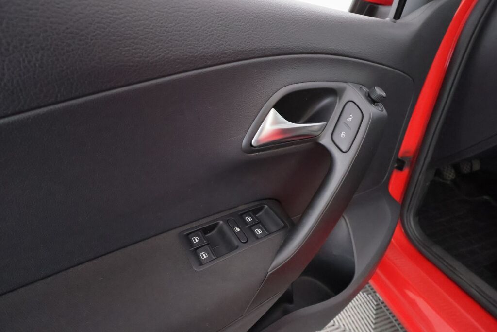 Volkswagen Polo 2011 Punainen