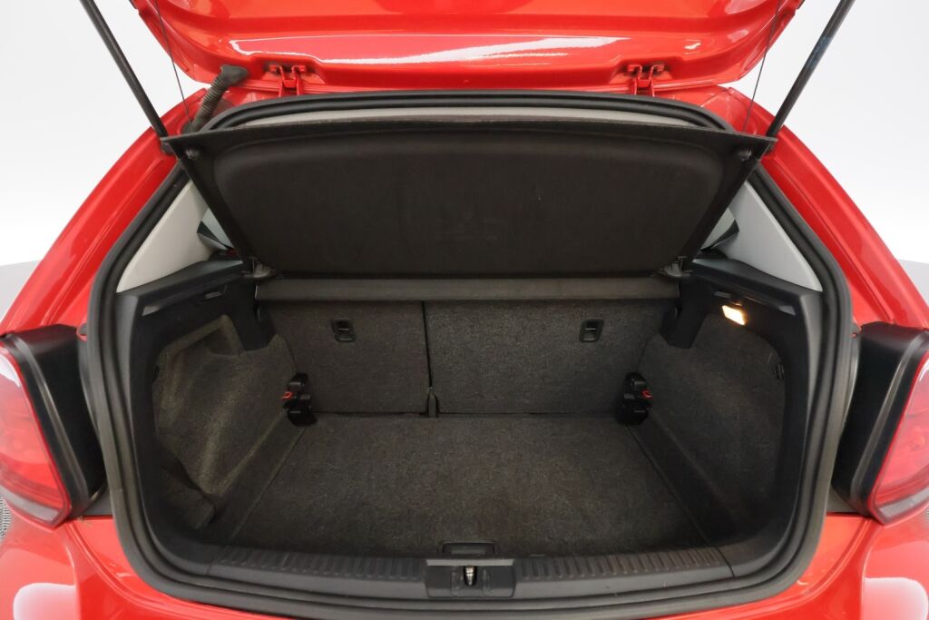 Volkswagen Polo 2011 Punainen