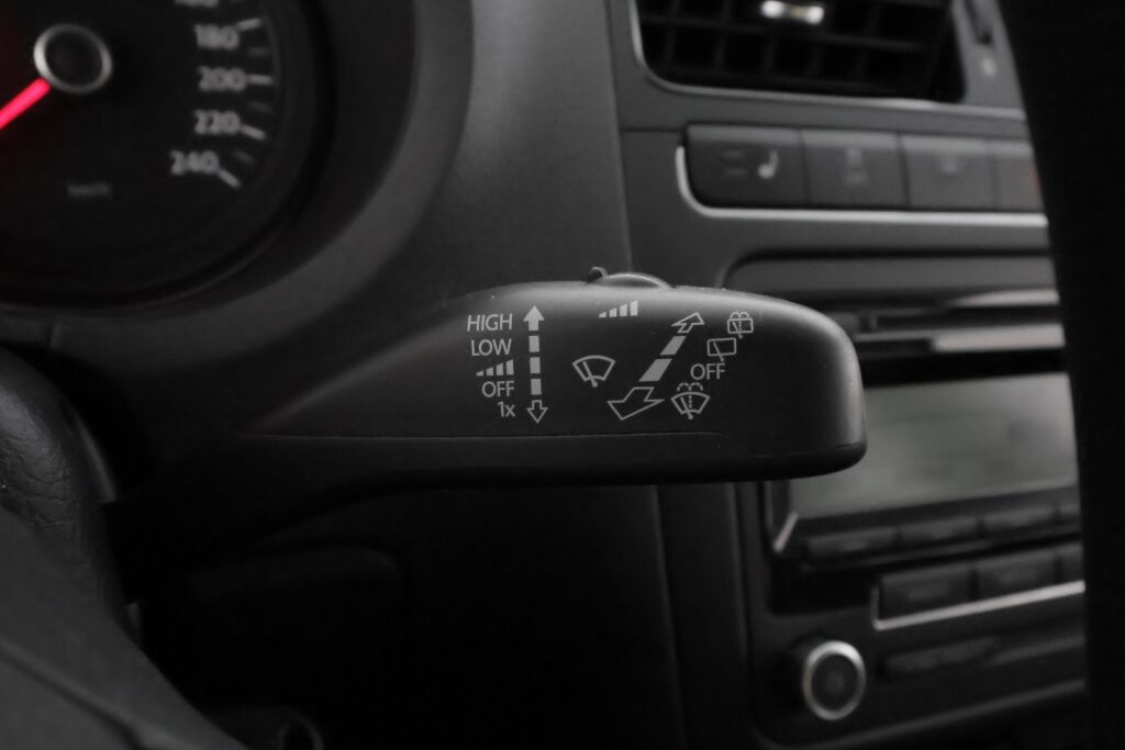 Volkswagen Polo 2011 Punainen