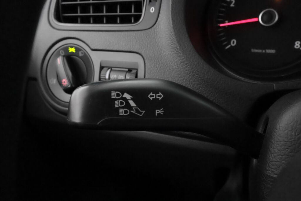 Volkswagen Polo 2011 Punainen