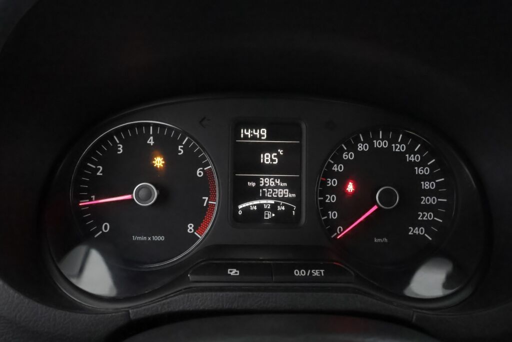 Volkswagen Polo 2011 Punainen