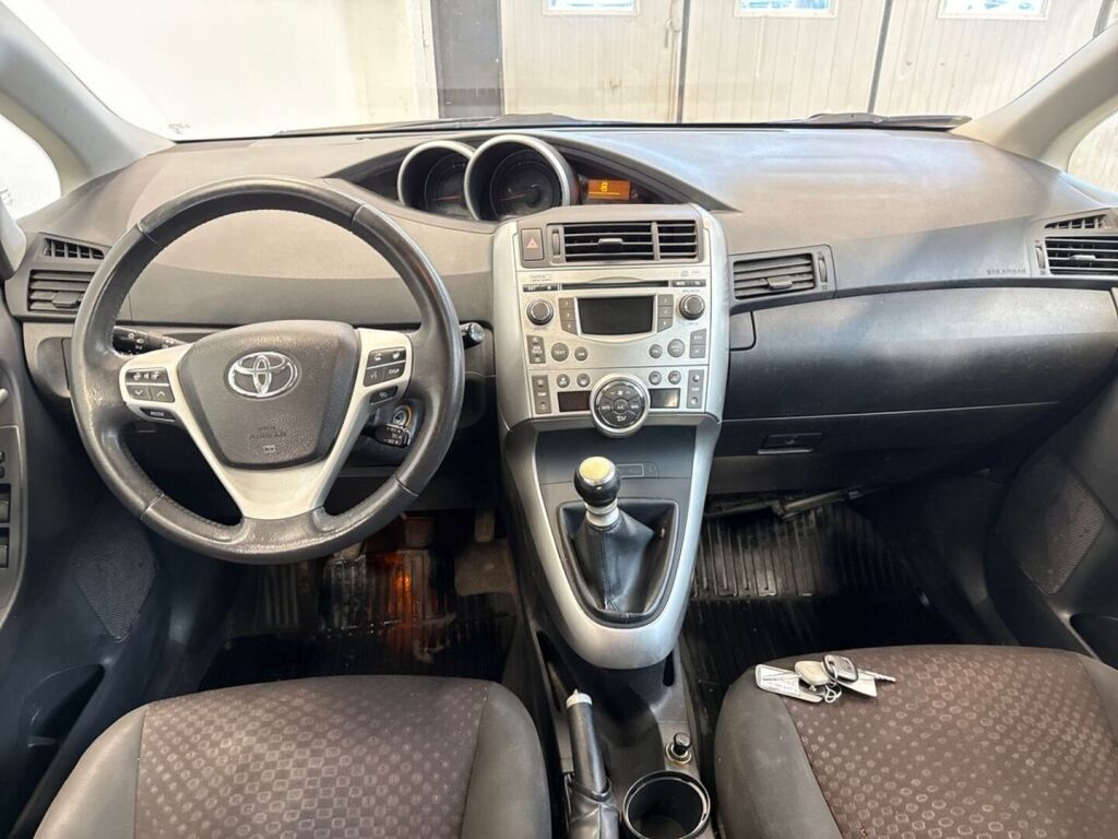 Toyota Verso 2011 Harmaa