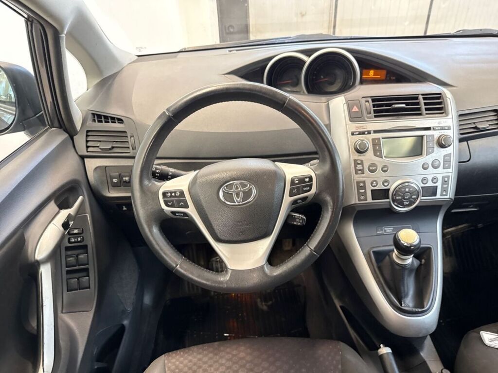 Toyota Verso 2011 Harmaa