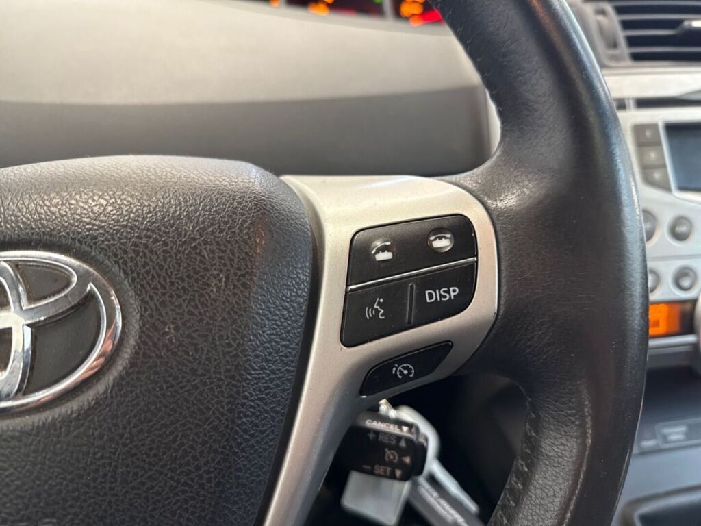 Toyota Verso 2011 Harmaa