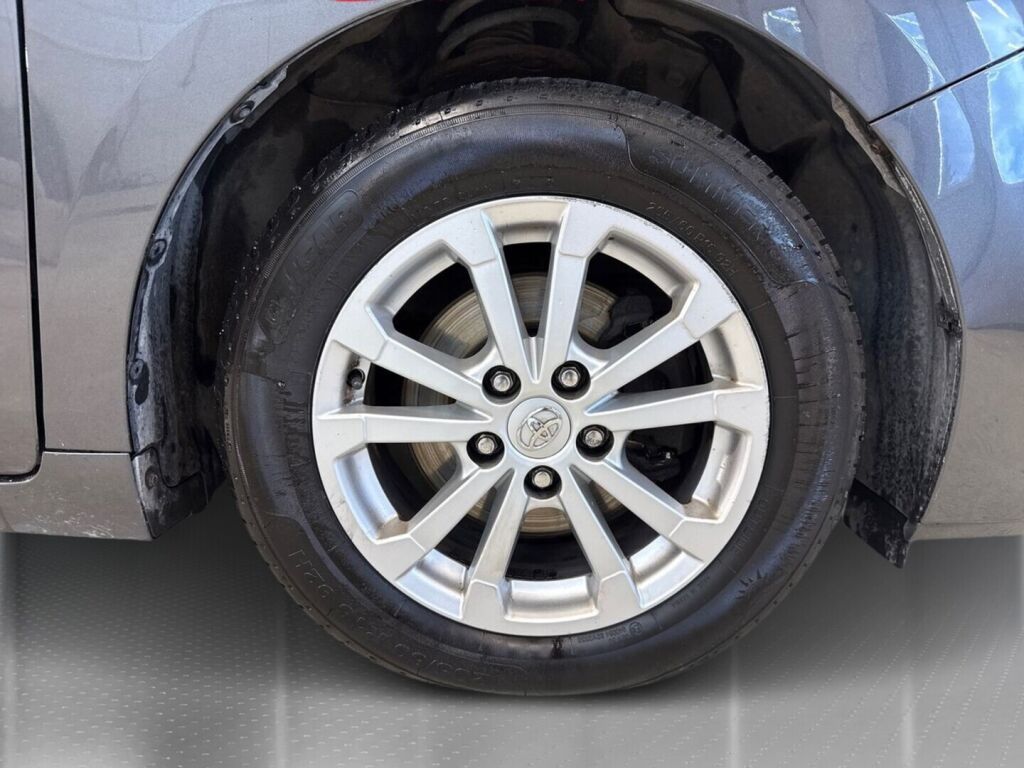 Toyota Verso 2011 Harmaa
