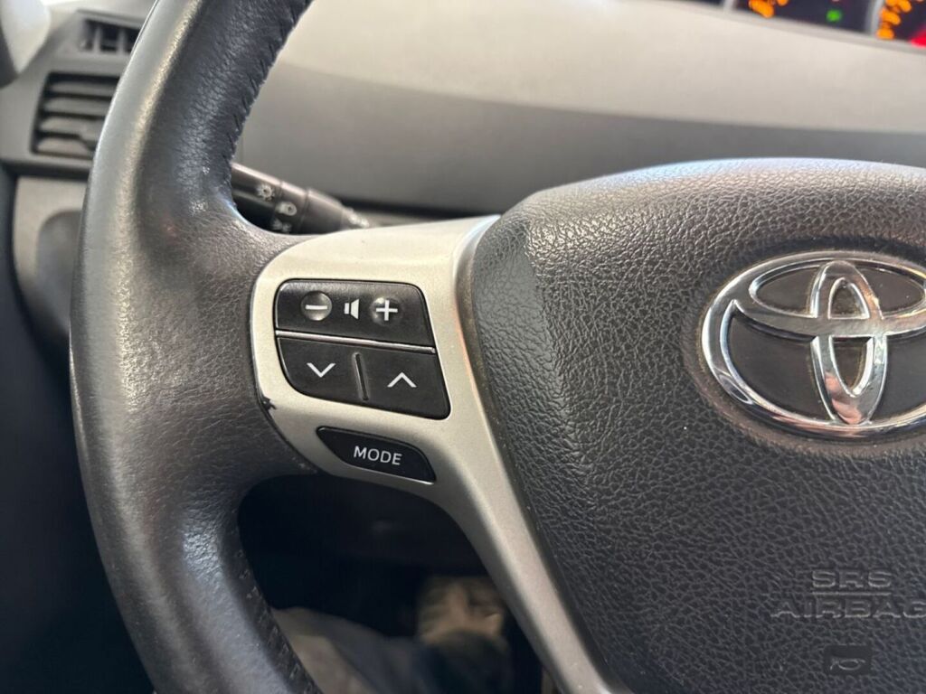 Toyota Verso 2011 Harmaa