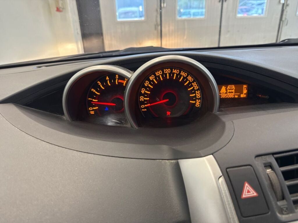 Toyota Verso 2011 Harmaa
