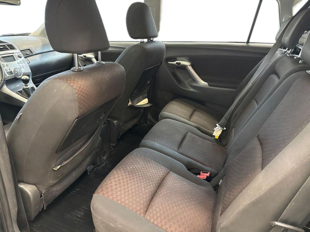 Toyota Verso 2011 Harmaa