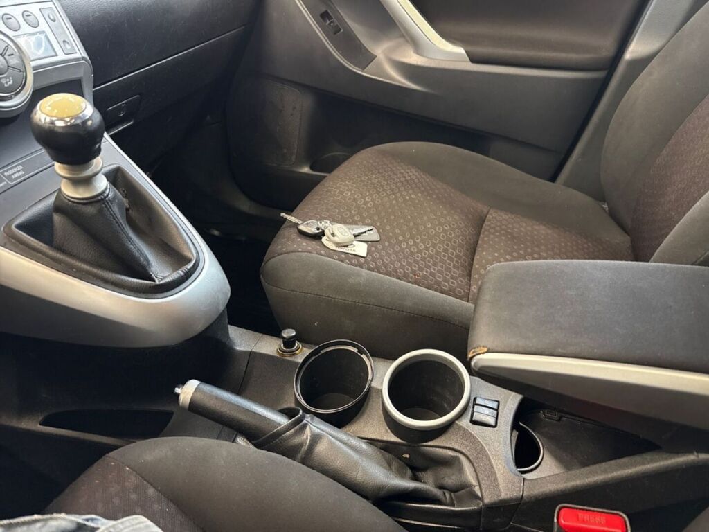 Toyota Verso 2011 Harmaa