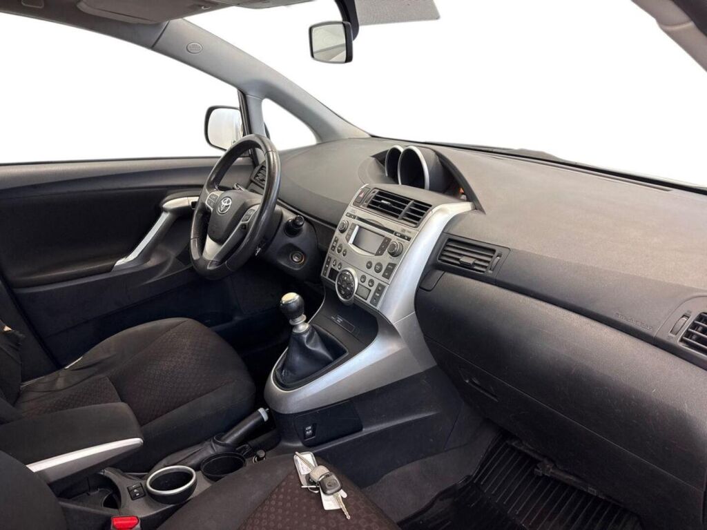 Toyota Verso 2011 Harmaa