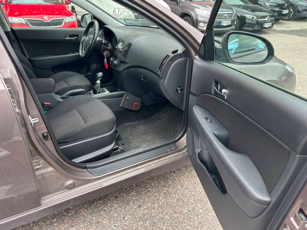 Hyundai i30 2011 Ruskea (beige)