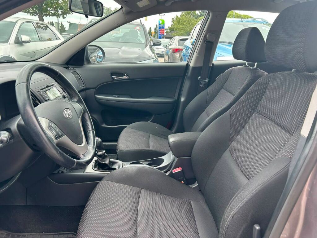 Hyundai i30 2011 Ruskea (beige)