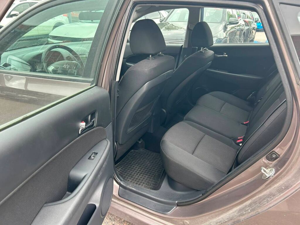 Hyundai i30 2011 Ruskea (beige)