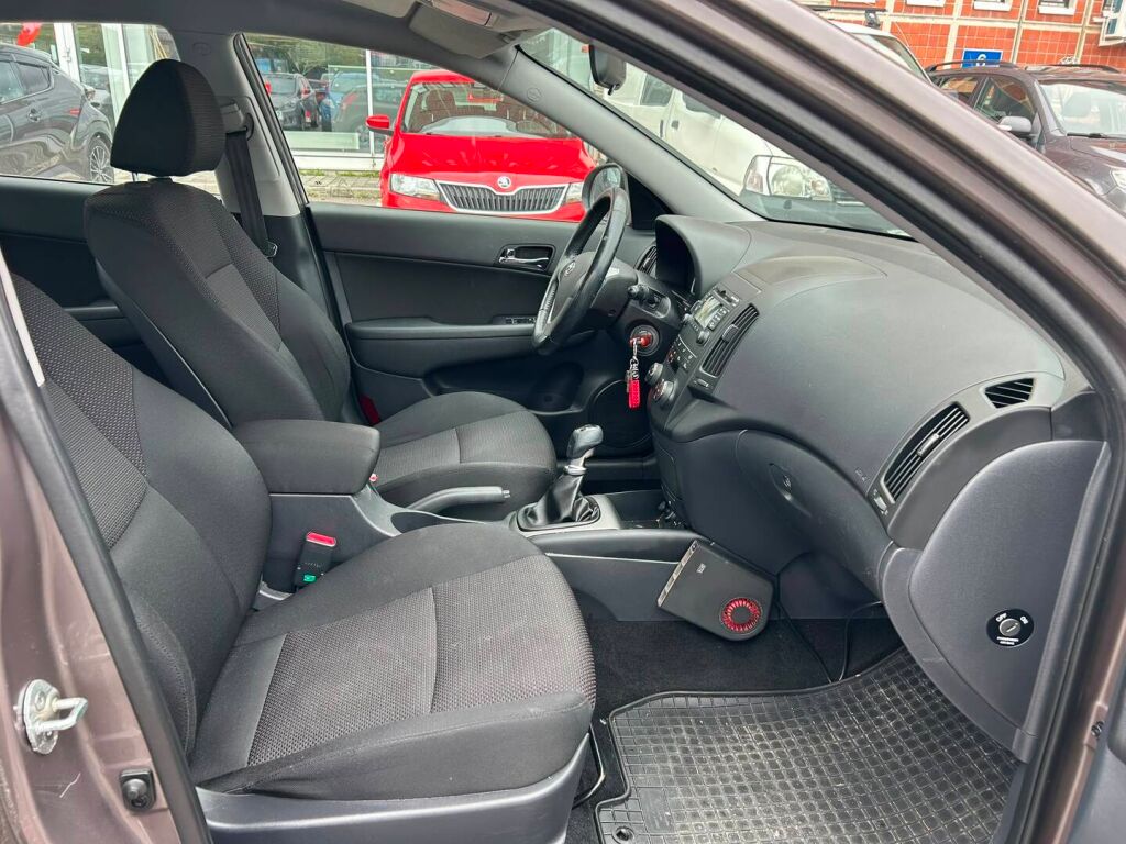Hyundai i30 2011 Ruskea (beige)